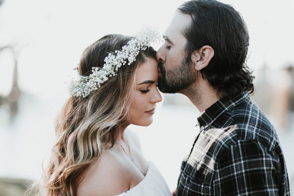 couple-kissing